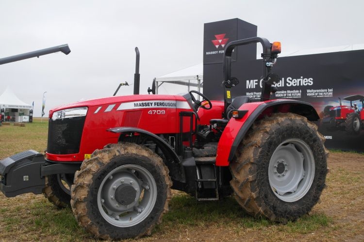 flückiger Landtechnik - Der neue Massey Ferguson 4709
